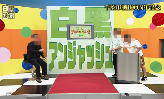 `ティラノサウルスとジュラ紀の背景、小さい恐竜たちが描かれた恐竜イラスト画像